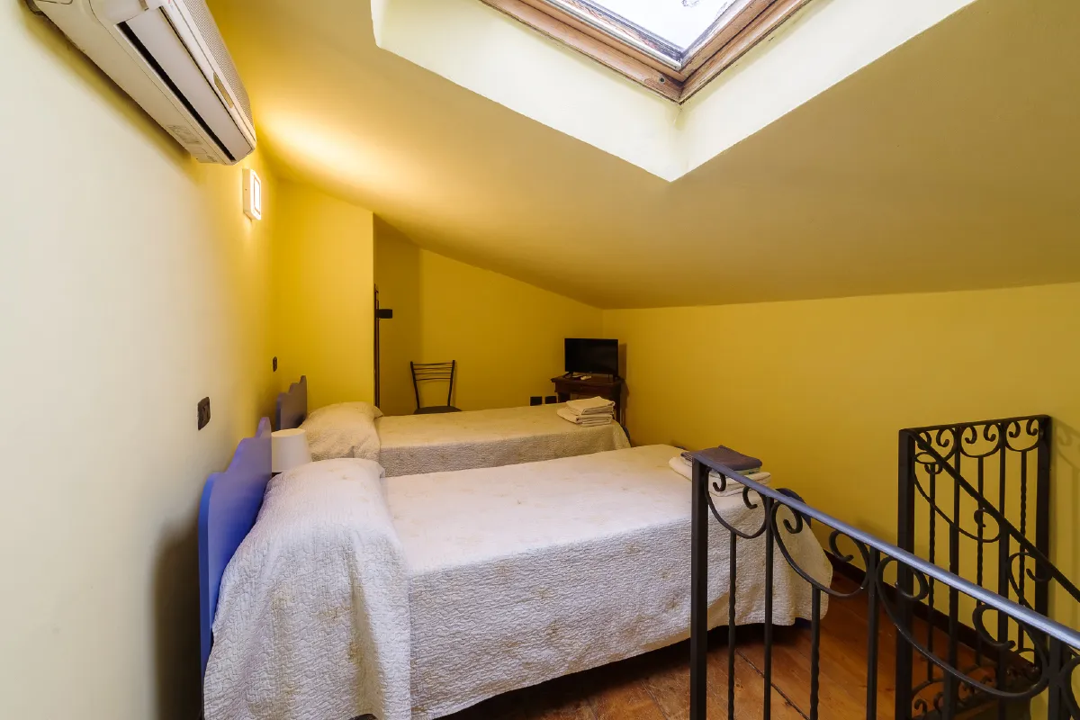 Arcobaleno 2 camera riservata affittacamere a foligno